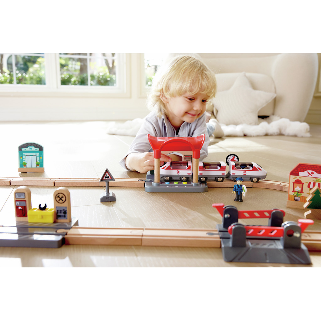 Station de train sonore et lumineuse