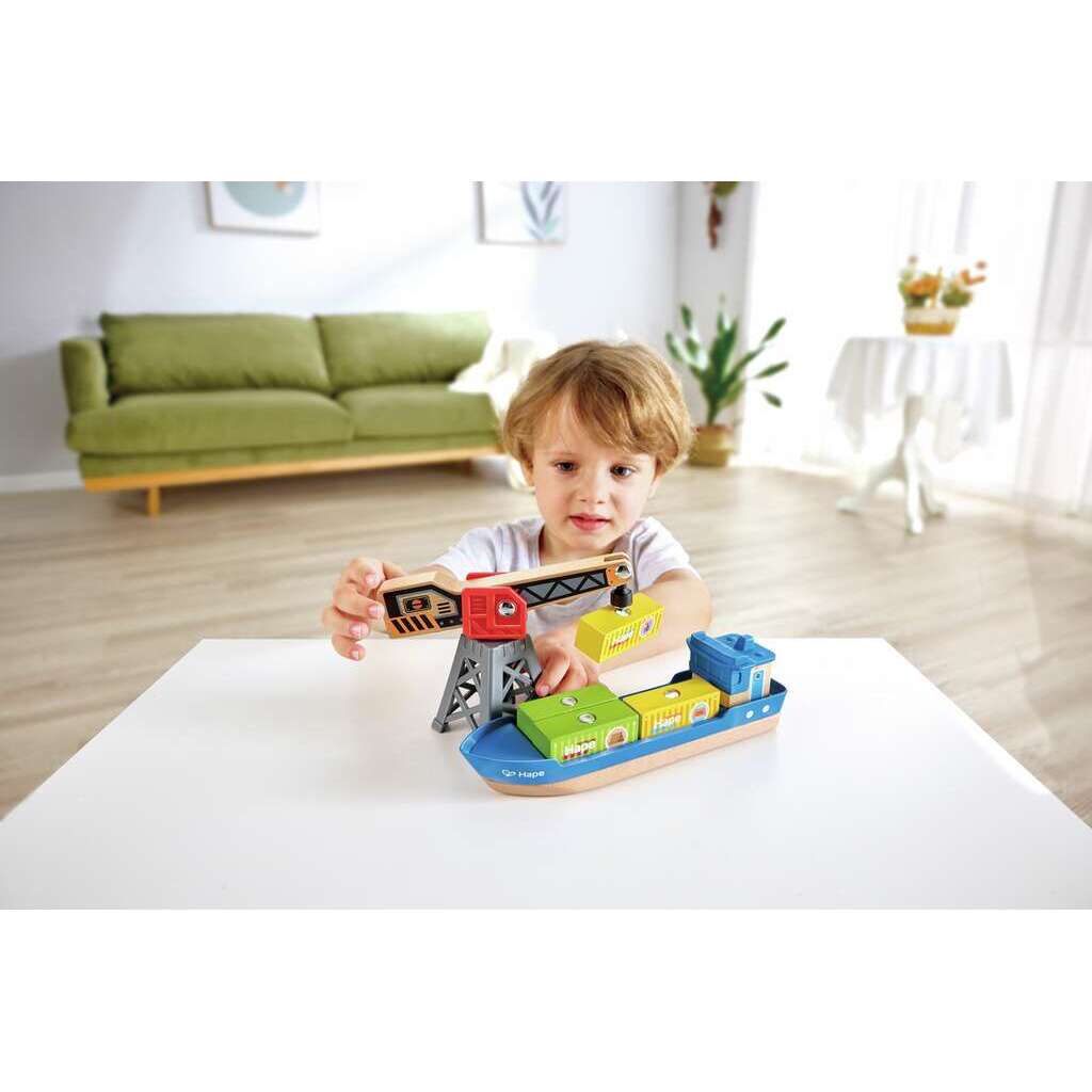 Bateau cargo et grue Bateau cargo et grue