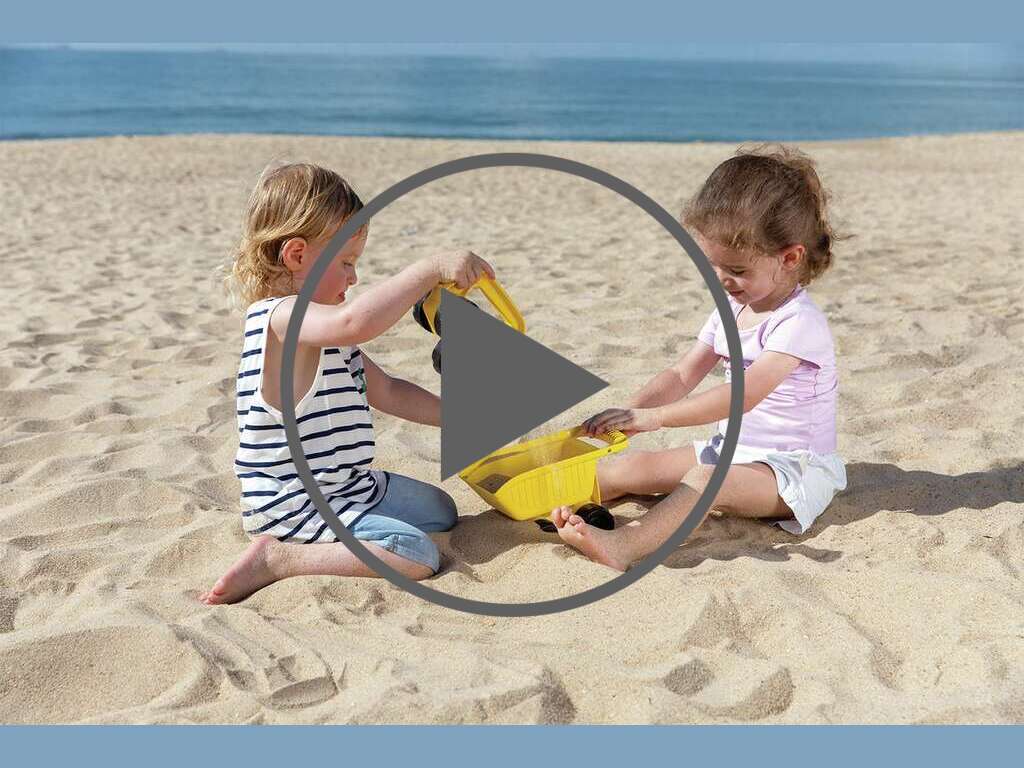 Benne remorque et pelleteuse de sable Benne remorque et pelleteuse de sable