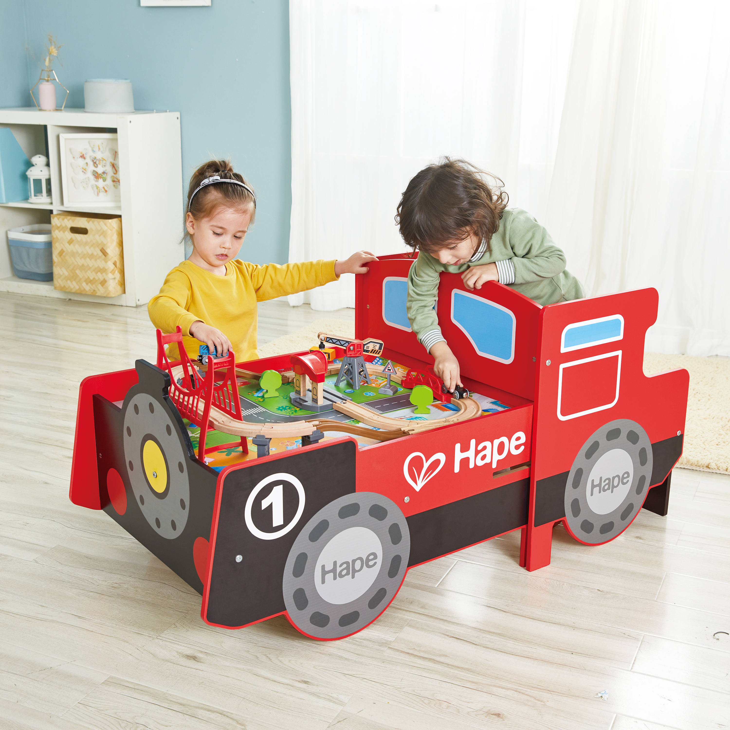 Table train locomotive