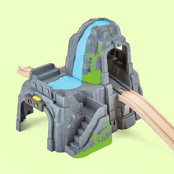 Tunnel de la montagne avec sons et lumières Tunnel de la montagne avec sons et lumières