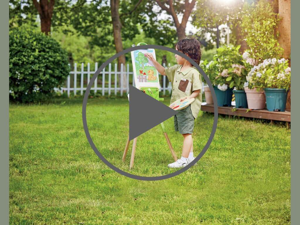 Palette de peinture et ses pinceaux Palette de peinture et ses pinceaux