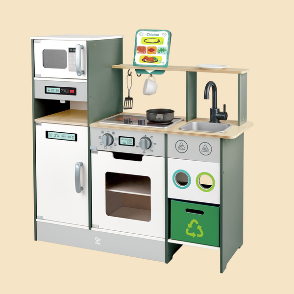 Cuisine interactive et bacs de recyclage