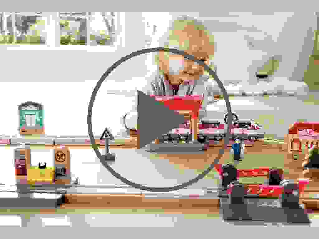 Station de train sonore et lumineuse