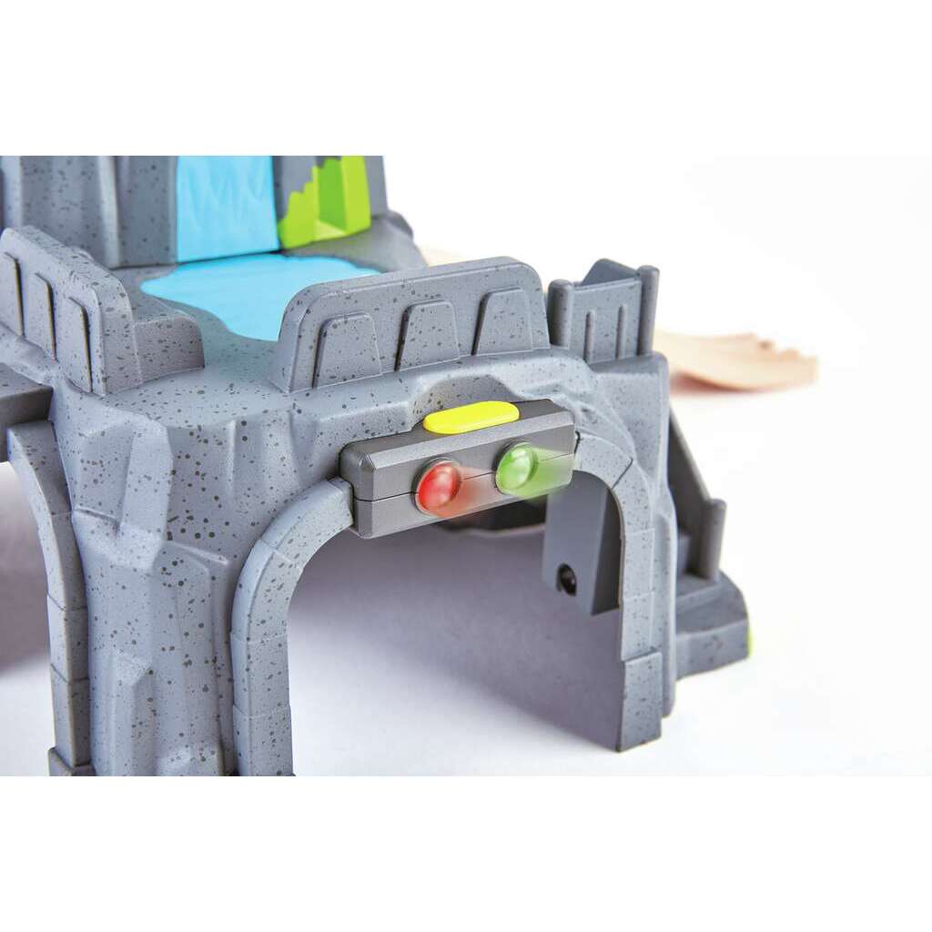 Tunnel de la montagne avec sons et lumières Tunnel de la montagne avec sons et lumières