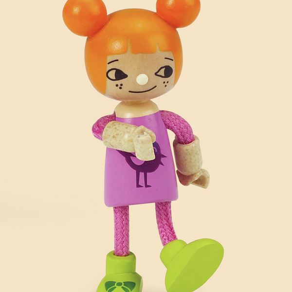 Poupée en bois petite fille Poupée en bois petite fille