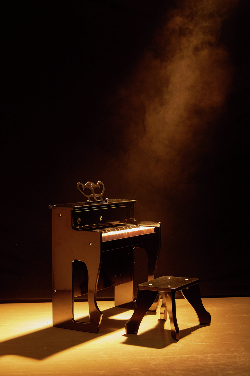 Piano droit sur pieds électronique