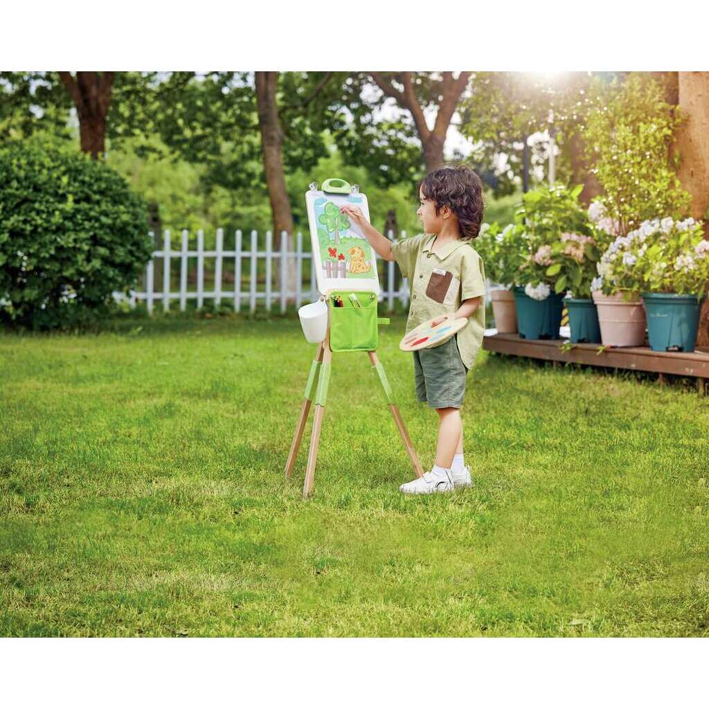 Palette de peinture et ses pinceaux Palette de peinture et ses pinceaux