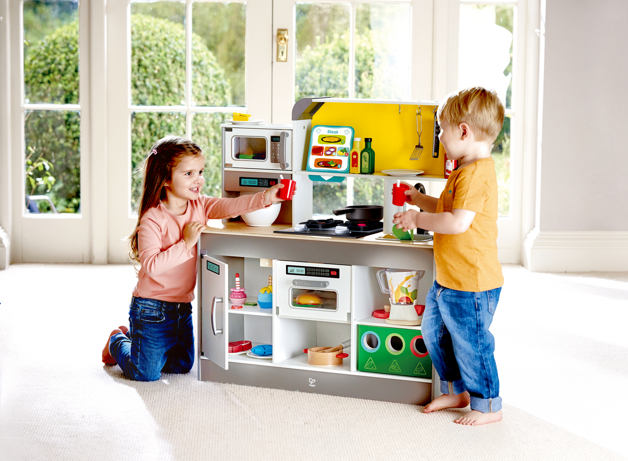 Cuisine deluxe interactive et bac de recyclage